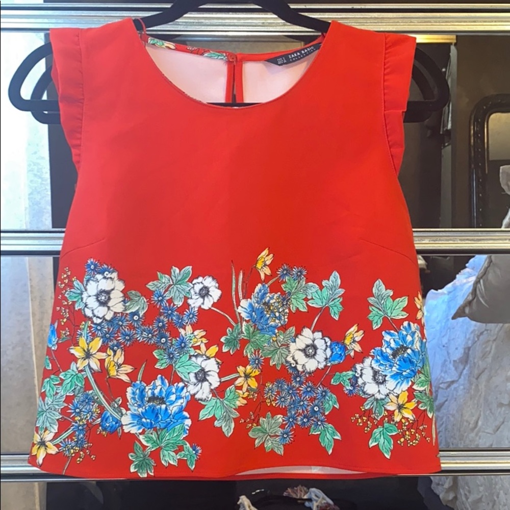 ⭐️ Zara floral top ⭐️